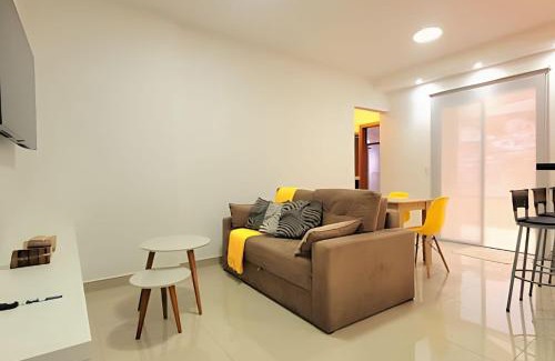 Regiao Urbana Homogenea XV Apartment | Apê Área Central c/Churrasqueira, Varanda e Suíte
