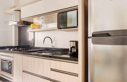 Cachoeira do Bom Jesus Apartment | Apê-Amarelo: Cozy Retreat Steps from the Oceanfront