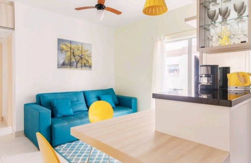 Cachoeira do Bom Jesus Apartment | Apê-Amarelo: Cozy Retreat Steps from the Oceanfront
