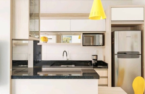 Cachoeira do Bom Jesus Apartment | Apê-Amarelo: Cozy Retreat Steps from the Oceanfront