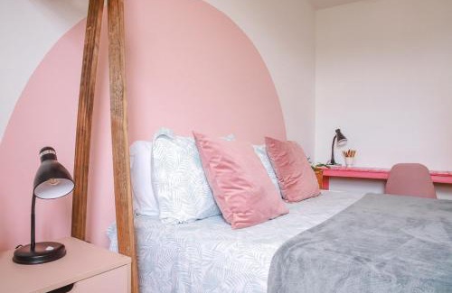 Jardim Leblon Apartment | Stylish Retreat at Lindo Apt no Jd das Américas - Poolside Fun