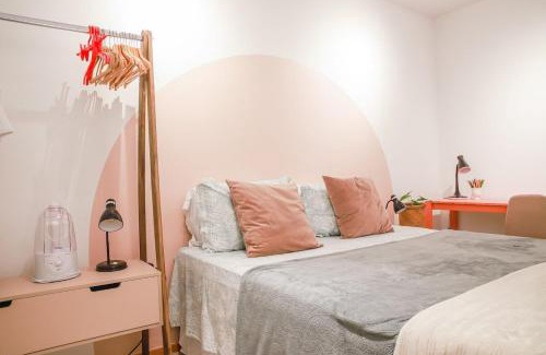 Jardim Leblon Apartment | Stylish Retreat at Lindo Apt no Jd das Américas - Poolside Fun