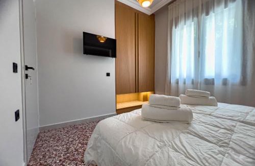 Nea Chora Apartment | Oceanfront Apẽron Suite - Downtown Chania, Rated 10/10