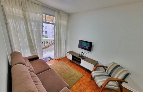 Jardim Centenario Apartment | Comfortable 2-Bedroom Suite in Enseada Near the Beach