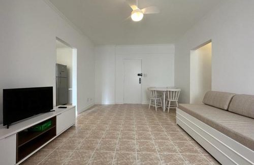 Jardim Belmar Apartment | Cozy Retreat: Just 250m from Enseada Beach, Pet-Friendly!