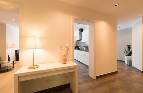 Uerzig Apartment | Family-Friendly Sonnenuhr Apartment with Breakfast & Kitchen