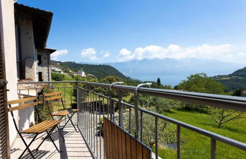 Vesio Apartment | Pet-Friendly Apartments with Ocean View in Tremosine Sul Garda