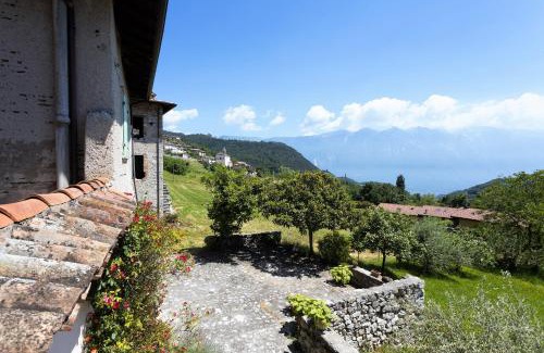 Vesio Apartment | Pet-Friendly Apartments with Ocean View in Tremosine Sul Garda