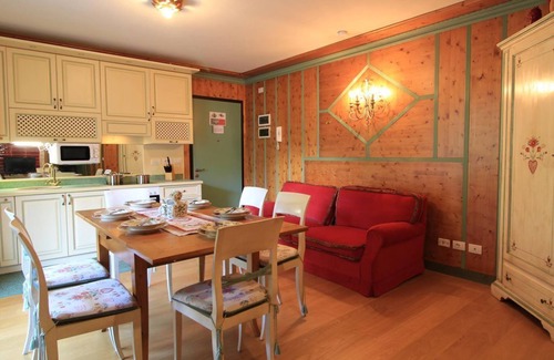 Bach Apartment | Inviting Apartment Nockflair with Kitchen & Family Amenities