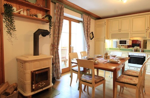 Bach Apartment | Inviting Apartment Nockflair with Kitchen & Family Amenities