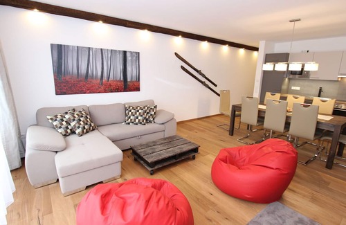 Schonbach Apartment | Modern Apartment Retreat with Sauna Access and Garden