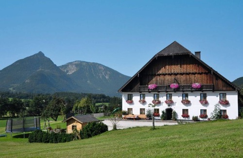 Sankt Wolfgang im Salzkammergut Apartment | Cozy Apartment Postalm - Maislbauer with Family-Friendly Perks