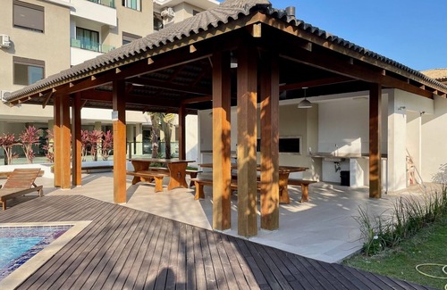 Ingleses Centro Apartment | Just 3 Minutes to the Beach with Incredible Pool Access