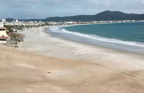 Santinho Apartment | Cozy Hotel Steps from the Beach with Pool & Pet-Friendly Perks