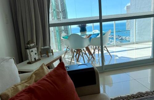 Dois de Julho Apartment | Oceanfront Getaway at Cloc Marina with Pool & Dining