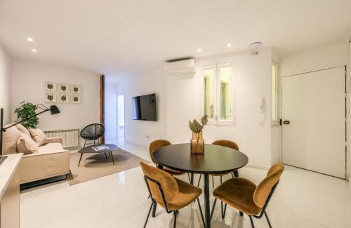 Las Acacias Apartment | Discover AP Embajadores XVII: Pet-Friendly Retreat