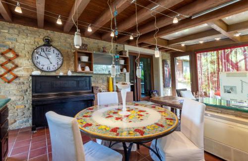 Caltagirone House | Cozy Stay at Ap in Villa Giusa with Pool and Hot Tub