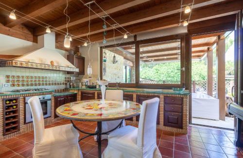 Caltagirone House | Cozy Stay at Ap in Villa Giusa with Pool and Hot Tub