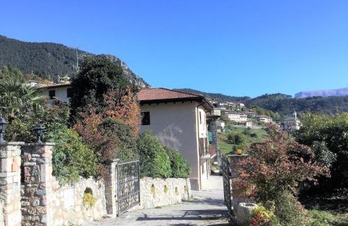 Vesio Apartment | Pet-Friendly Apartments with Ocean View in Tremosine Sul Garda