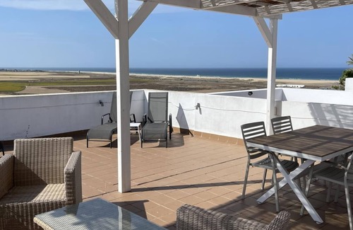 Conil de la Frontera City Center Apartment | Modern Apartment Ap. Nil with Pool & Rooftop Views