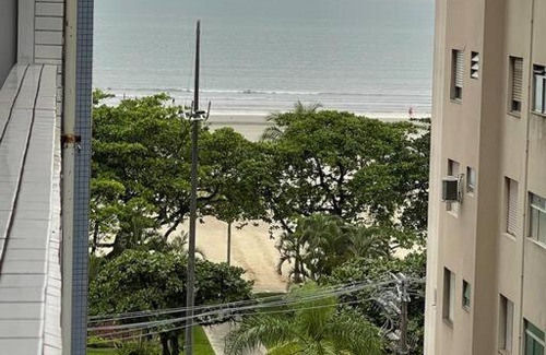 Gonzaga Apartment | Pet-Friendly Getaway at Ap Santos Gonzaga Frente Mar