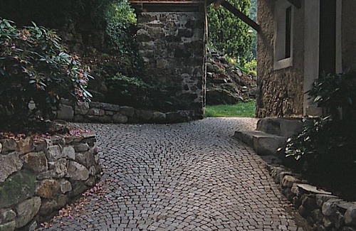 Lana House | Top-Rated Ap. Schmiedacker with Terrace & Pet Friendly Amenities