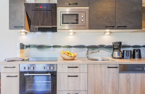 Schonbach Apartment | Cozy Apartment Steps from Ski Lift with Spa & Breakfast