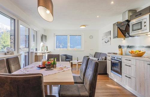 Schonbach Apartment | Cozy Apartment Steps from Ski Lift with Spa & Breakfast