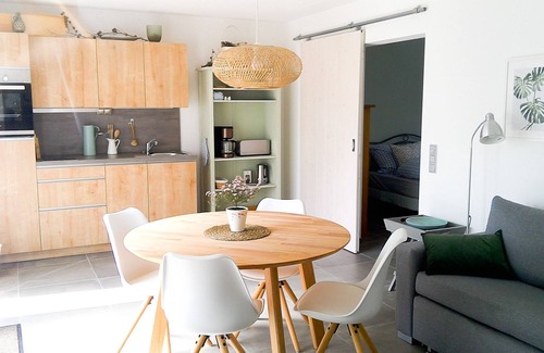 Britzingen Apartment | Apartment 'Rebgärtle' with Private Terrace, Shared Garden and Wi-Fi