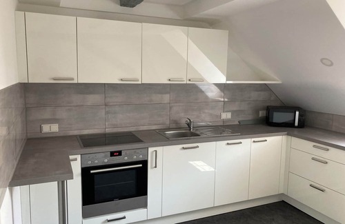 Muellheim Apartment | Apartment 'Mit 75qm' with Balcony and Wi-Fi