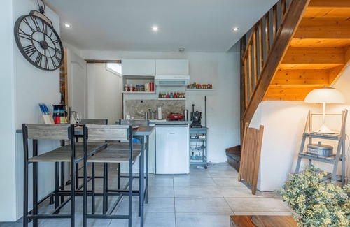 Sainte-Anastasie-sur-Issole Apartment | Elegant Apartment “Mozart” with Private Pool & Terrace