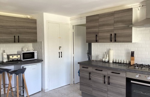 Villelongue-de-la-Salanque Apartment | Modern 2-Bedroom Apartment with Pool Near the Beach