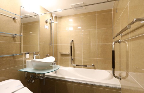 Minamiotsuka Hotel | Eco-Friendly Comfort at APA Hotel Yamanote Otsuka Eki Tower