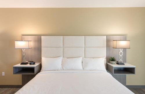 Globe - Miami Hotel | Experience Apache Gold Resort Hotel & Casino with Family Fun
