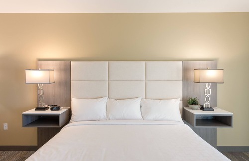 Globe - Miami Resort | Discover Apache Gold Resort Hotel with Family-Friendly Amenities