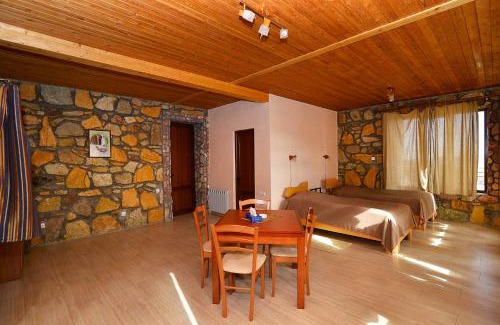 Kaputan Hotel | Discover Apaga Resort: Pet-Friendly Retreat with Hot Tub
