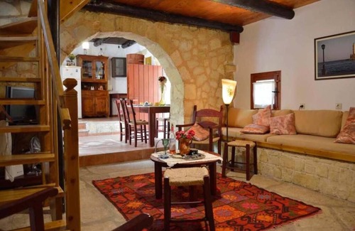 Vamos House | Cozy Apanemia Stone House in Crete with Family-Friendly Amenities