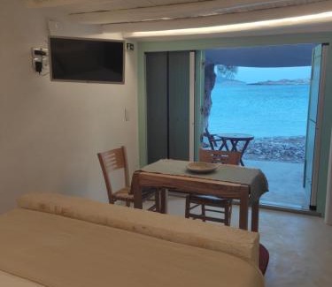 Kimolos House | Oceanfront Retreat: Apanemo Beach House in Kimolos