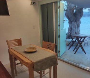 Kimolos House | Oceanfront Retreat: Apanemo Beach House in Kimolos