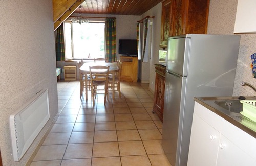 Pont des Oules House | Relaxing Apartment for 4-6 with Pool, Spa & Garden Retreat