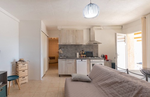 Saint-Sauveur-de-Cruzieres Apartment | Apartment 'Gîte 3 - Lavande' with Lake View, Shared Pool and Wi-Fi