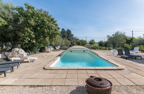 Saint-Sauveur-de-Cruzieres Apartment | Apartment 'Gîte 3 - Lavande' with Lake View, Shared Pool and Wi-Fi