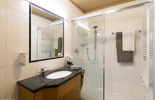 Appiano Sulla Strada del Vino Apartment | Pet-Friendly Ferienwohnungen Wieser with Pool & Hot Tub
