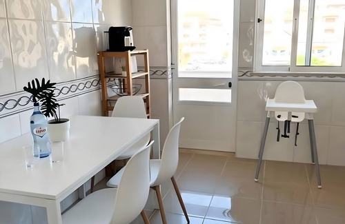 Vila Real Santo Antonio Apartment | Apartment 'Da Vila' with Balcony, Wi-Fi and Air Conditioning
