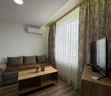 Zavidovici Apartment | Top-Rated Aparmani Karanovic with Relaxing Hot Tub
