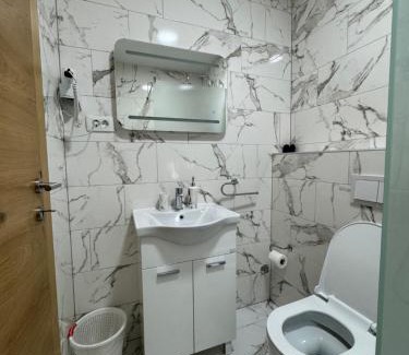Zavidovici Apartment | Top-Rated Aparmani Karanovic with Relaxing Hot Tub