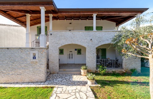 Brulo Apartment | Family-Friendly Four-Bedroom Apartment Near the Beach