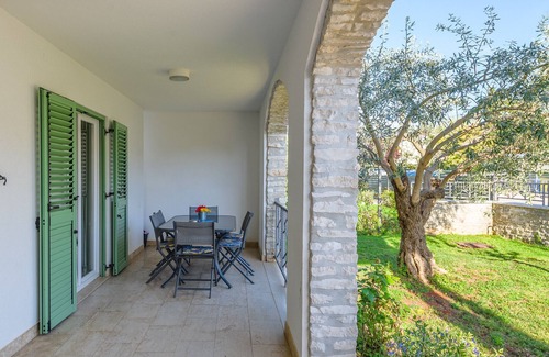 Brulo Apartment | Family-Friendly Four-Bedroom Apartment Near the Beach