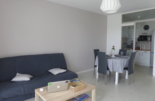 Larmor-Plage Apartment | Quiet Apartment Steps from Beaches with Ocean View