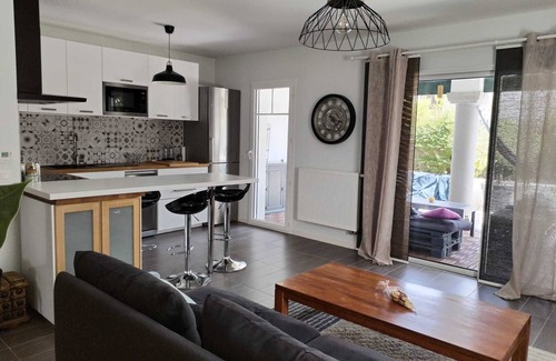 Behobie Apartment | Spacious 3-Room Apartment with Ocean Views near Saint Jean